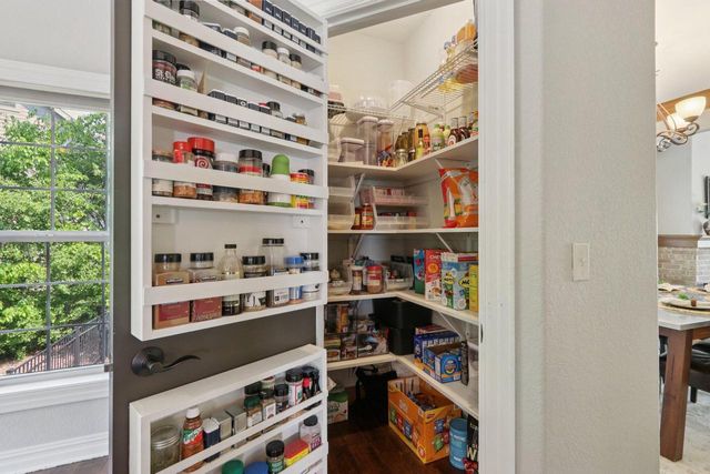 N60W13464 Tall Oak COURT, Menomonee Falls, WI 53051