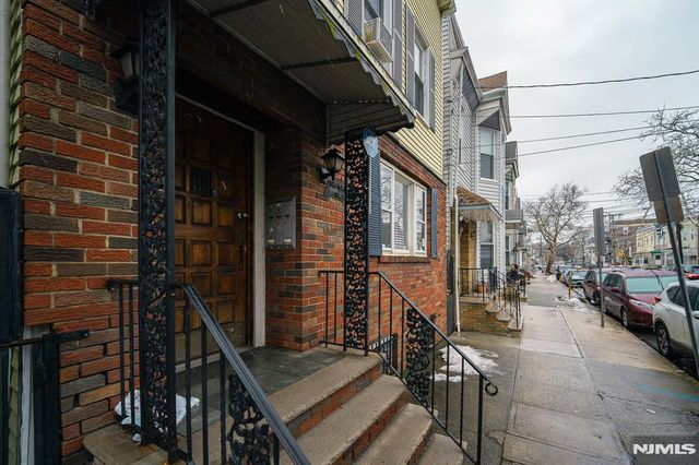 390 Lafayette Street, Newark, NJ 07105