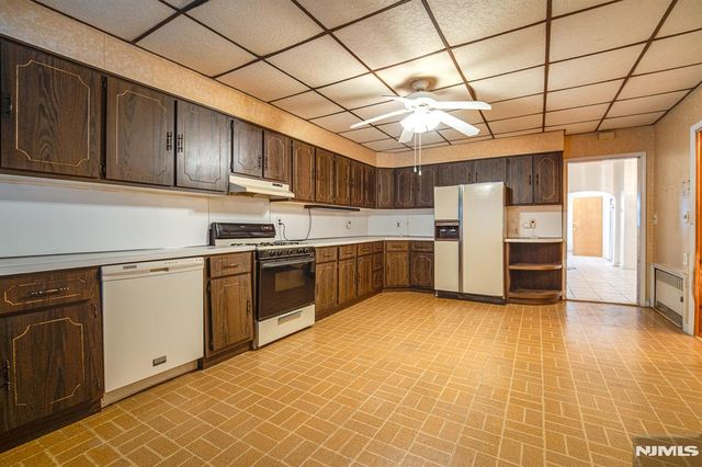 390 Lafayette Street, Newark, NJ 07105