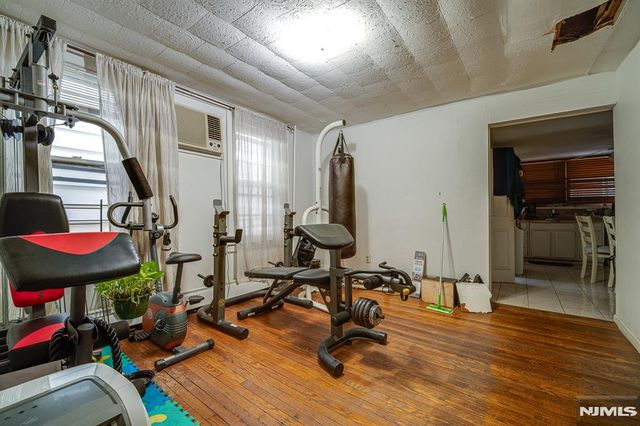 390 Lafayette Street, Newark, NJ 07105