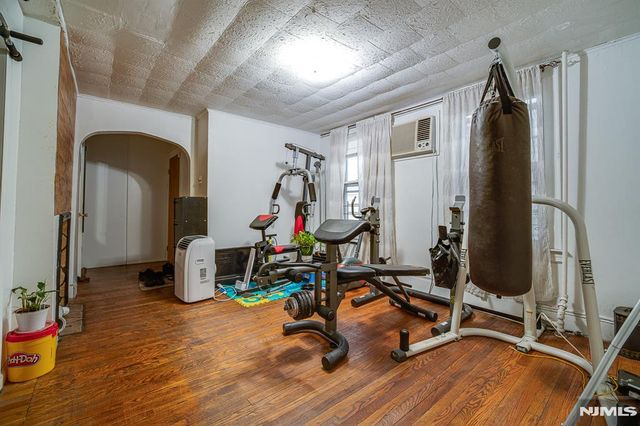 390 Lafayette Street, Newark, NJ 07105