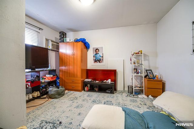 390 Lafayette Street, Newark, NJ 07105