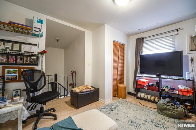 390 Lafayette Street, Newark, NJ 07105