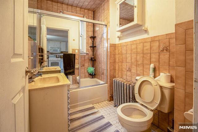 390 Lafayette Street, Newark, NJ 07105