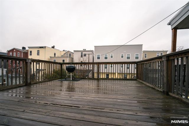 390 Lafayette Street, Newark, NJ 07105