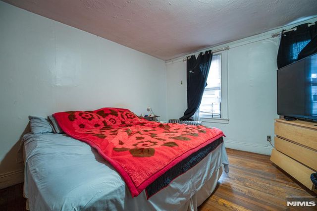 390 Lafayette Street, Newark, NJ 07105