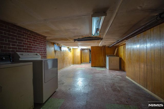 390 Lafayette Street, Newark, NJ 07105