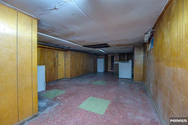 390 Lafayette Street, Newark, NJ 07105