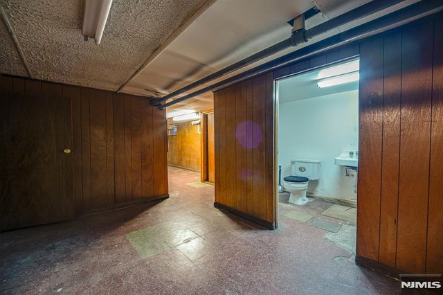 390 Lafayette Street, Newark, NJ 07105