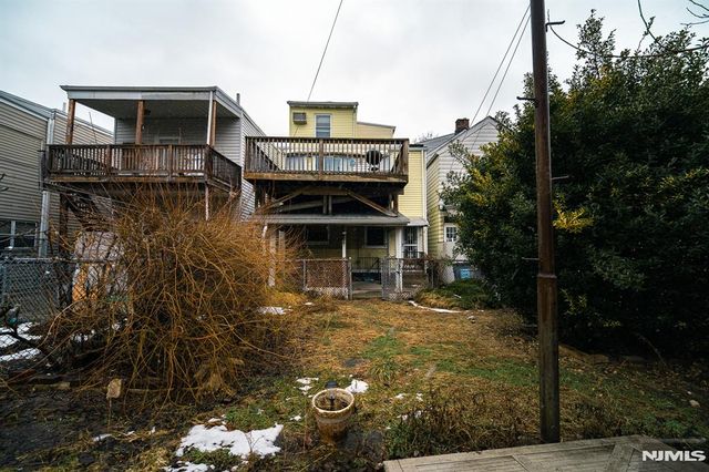 390 Lafayette Street, Newark, NJ 07105