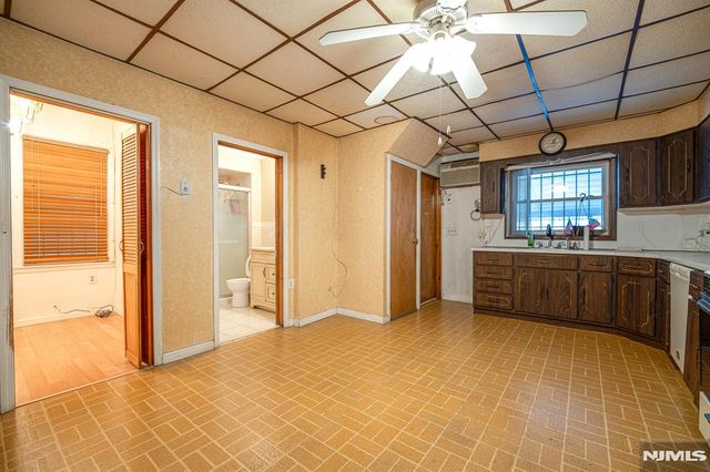 390 Lafayette Street, Newark, NJ 07105