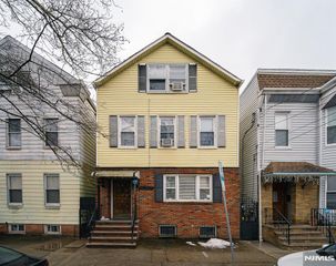 390 Lafayette Street, Newark, NJ 07105