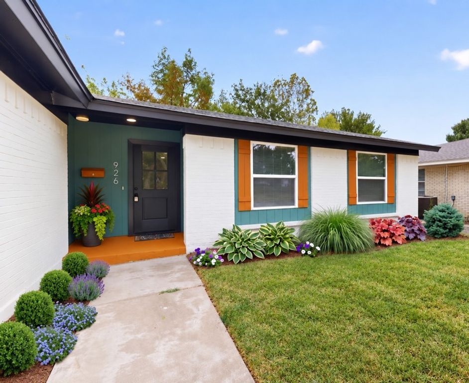 926 SE 3rd Street, Grand Prairie, TX 75051 — exterior