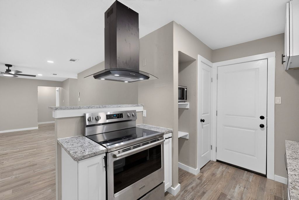 926 SE 3rd Street, Grand Prairie, TX 75051 — photo 5