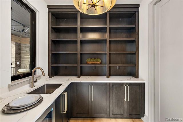 1597 Vista Drive, Oakland, MI 48363