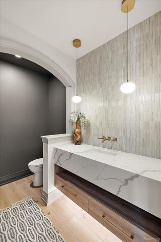 1597 Vista Drive, Oakland, MI 48363