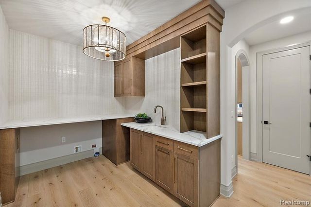 1597 Vista Drive, Oakland, MI 48363