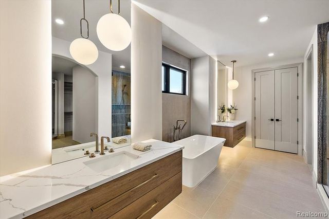 1597 Vista Drive, Oakland, MI 48363