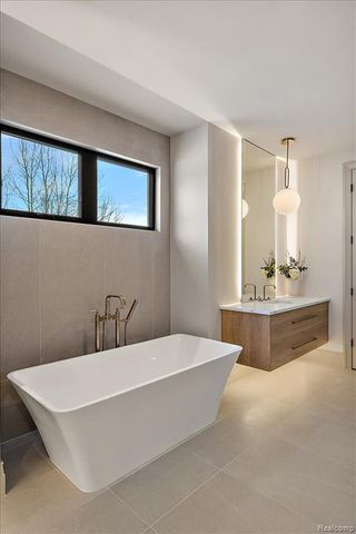 1597 Vista Drive, Oakland, MI 48363