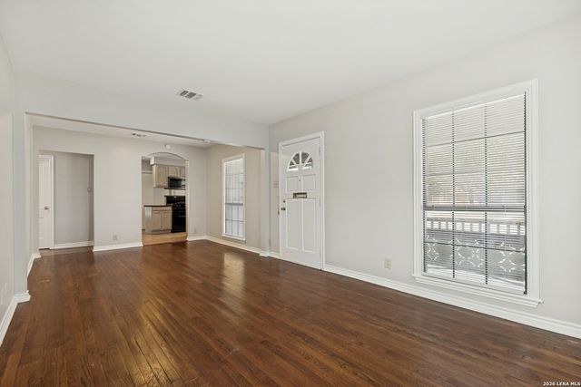 118 New Haven Dr, San Antonio, TX 78209