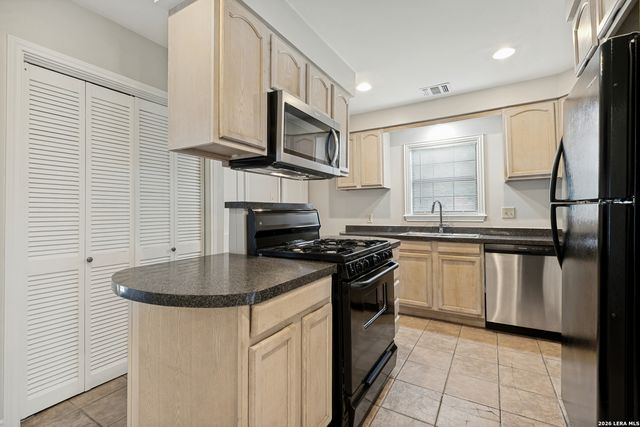 118 New Haven Dr, San Antonio, TX 78209