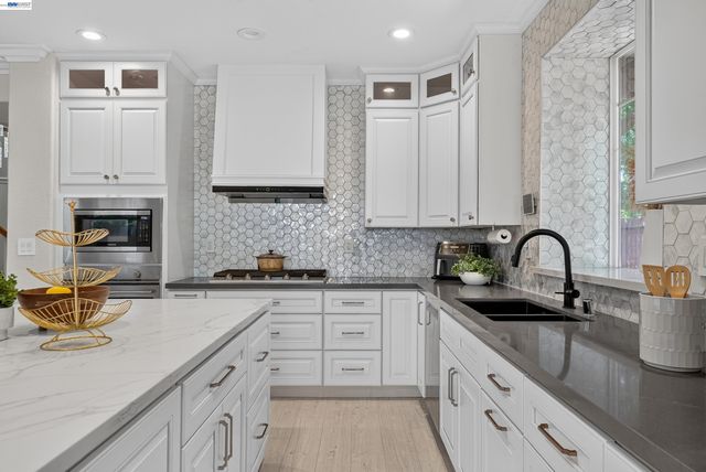 2758 Sea Horse Ct, Hayward, CA 94545