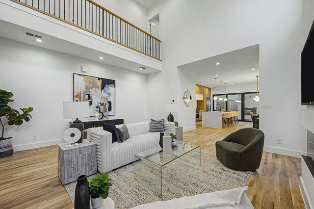 5811 Hudson Street, Dallas, TX 75206
