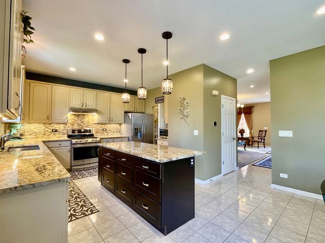 1055 Christine Lane, Antioch, IL 60002