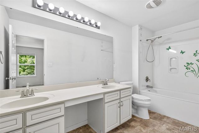 116 Baxter Commons Drive, Manchester, MO 63011