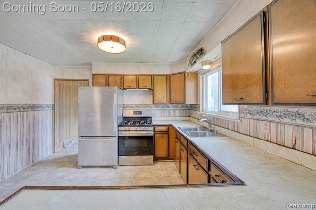 3518 N Shimmons Circle, Auburn Hills, MI 48326