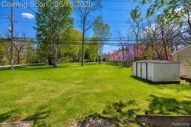 3518 N Shimmons Circle, Auburn Hills, MI 48326