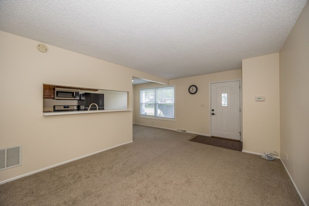 1257 Pearl Avenue C, Glendale Heights, IL 60139 — photo 3