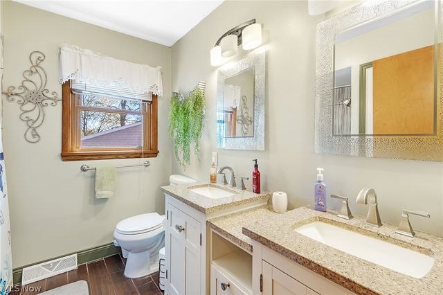 690 Deerwood Drive, Tallmadge, OH 44278
