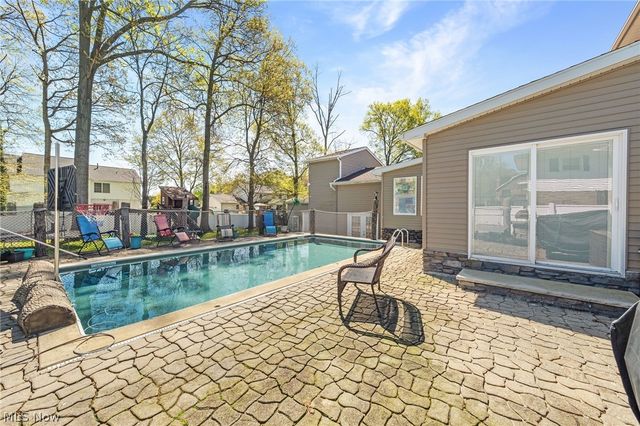690 Deerwood Drive, Tallmadge, OH 44278