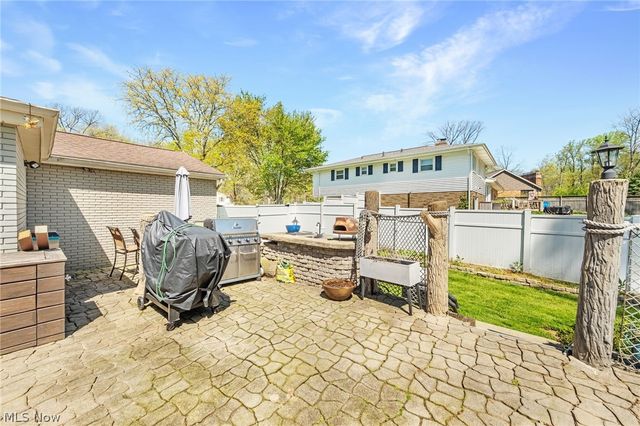 690 Deerwood Drive, Tallmadge, OH 44278
