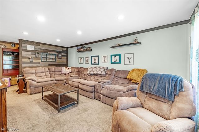 690 Deerwood Drive, Tallmadge, OH 44278
