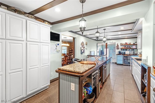 690 Deerwood Drive, Tallmadge, OH 44278