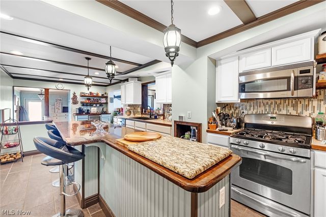 690 Deerwood Drive, Tallmadge, OH 44278