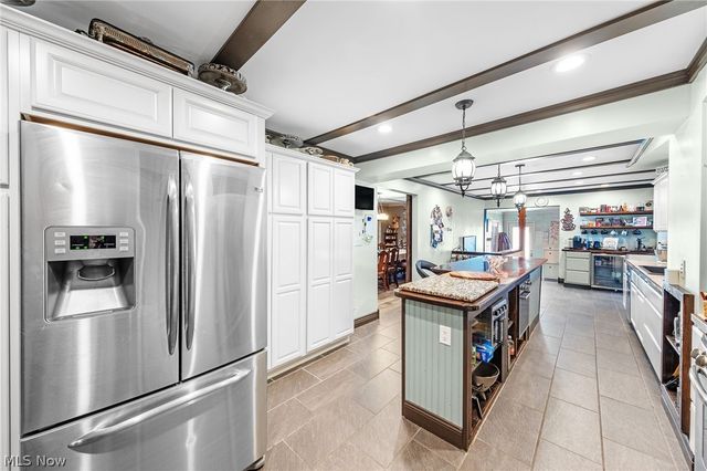 690 Deerwood Drive, Tallmadge, OH 44278