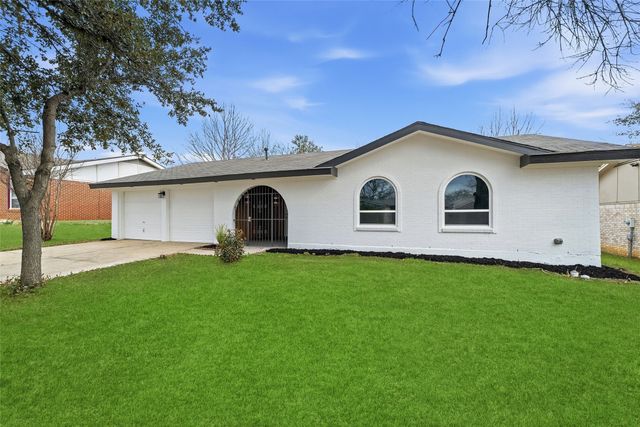 3405 Woodbridge Drive, Forest Hill, TX 76140