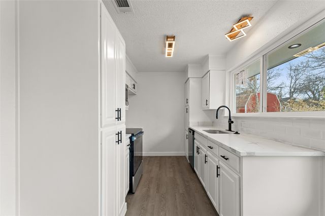 3405 Woodbridge Drive, Forest Hill, TX 76140