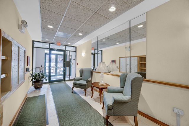 1636 Ashland Avenue 209, Des Plaines, IL 60016