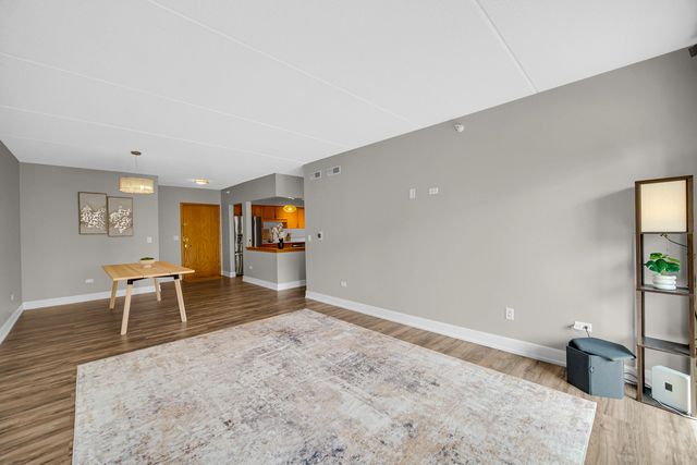 1636 Ashland Avenue 209, Des Plaines, IL 60016