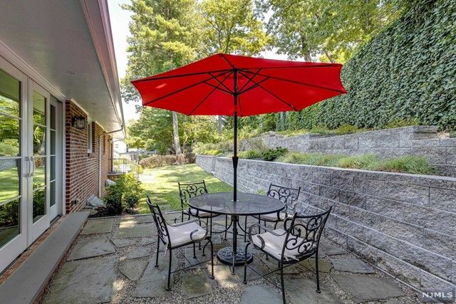 110 Division Avenue, Summit, NJ 07901