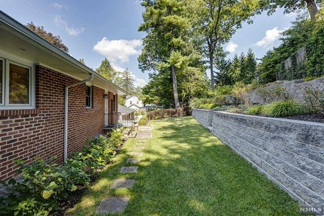 110 Division Avenue, Summit, NJ 07901