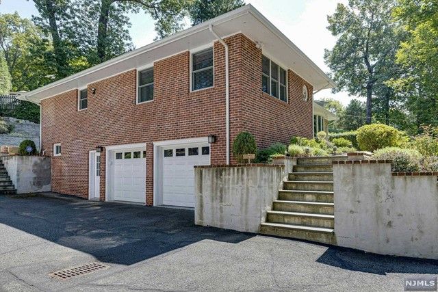 110 Division Avenue, Summit, NJ 07901