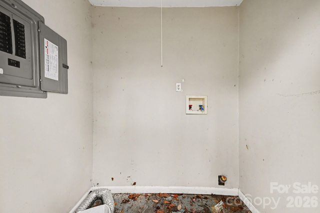 427 Whispering Pines Drive, Charlotte, NC 28217