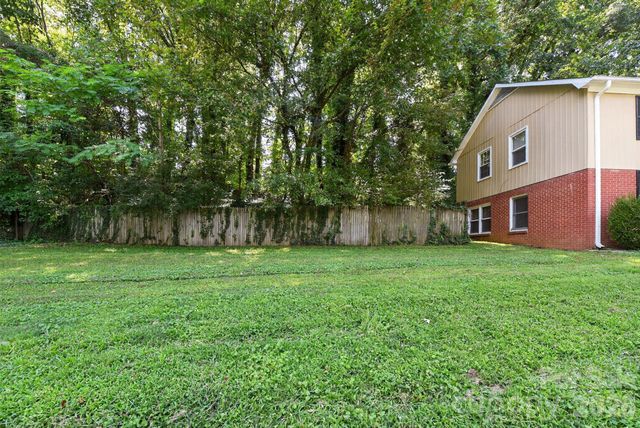 427 Whispering Pines Drive, Charlotte, NC 28217