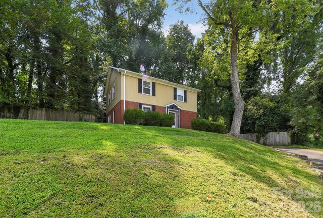 427 Whispering Pines Drive, Charlotte, NC 28217