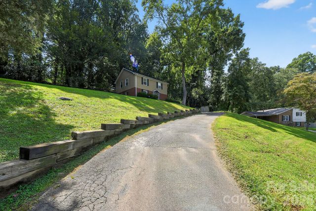 427 Whispering Pines Drive, Charlotte, NC 28217